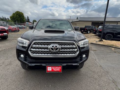 Used 2017 Toyota Tacoma TRD Sport w/ Premium & Technology Package AWD/4WD image 5