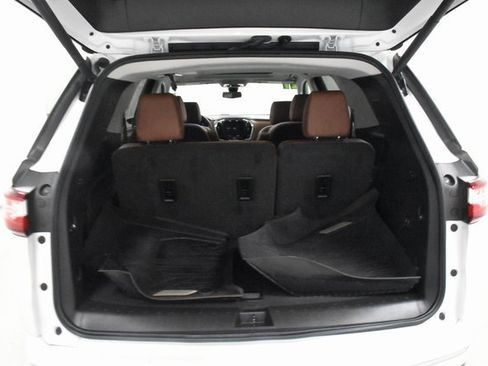 Used 2021 Chevrolet Traverse High Country image 11