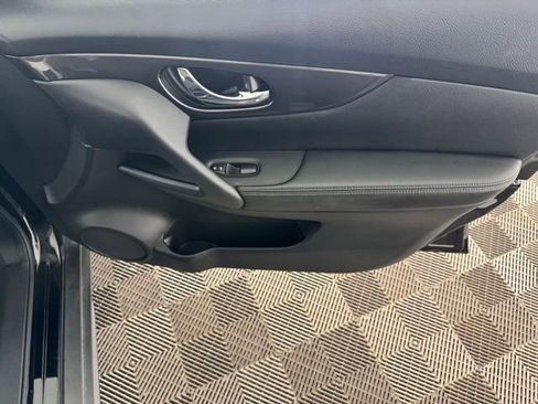 Used 2019 Nissan Rogue SV FWD image 21