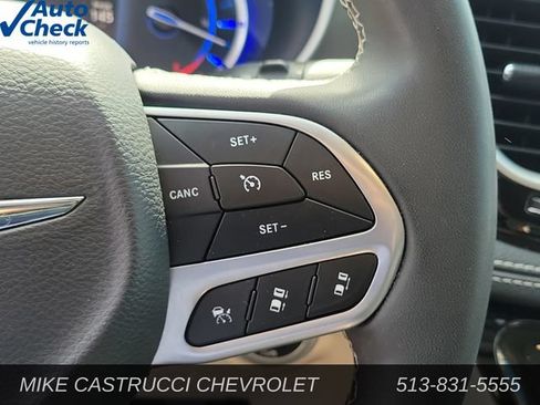 Used 2023 Chrysler Pacifica Touring-L FWD image 14