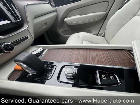 Used 2022 Volvo XC60 B5 Momentum w/ Climate Package AWD/4WD image 34