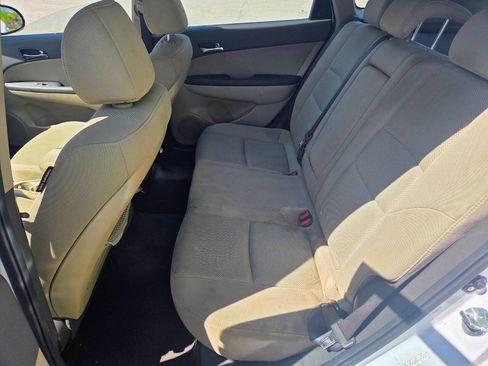 Used 2012 Hyundai Elantra w/ Preferred Pkg FWD image 12