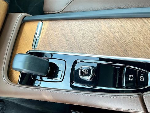 Used 2024 Volvo XC90 B6 Plus w/ Protection Package Premier image 37