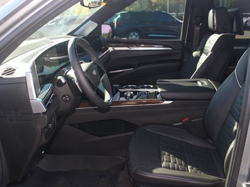 Used 2026 Cadillac Escalade Platinum Sport AWD/4WD image 14