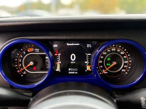 Used 2018 Jeep Wrangler Unlimited Sahara image 10