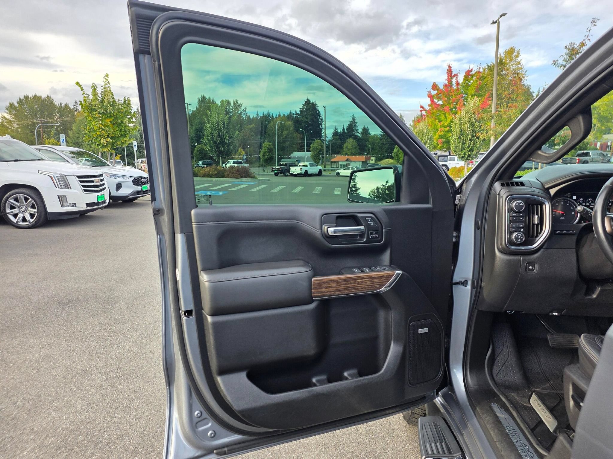Used 2021 Chevrolet Silverado 1500 High Country w/ Technology Package AWD/4WD image 26