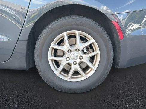 Used 2021 Chrysler Pacifica Touring-L FWD image 9