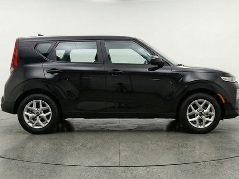 Used 2025 Kia Soul LX w/ LX Technology Package FWD image 11