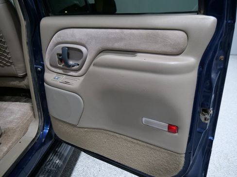 Used 1999 GMC Suburban 4WD w/ Marketing Opt Pkg 3 image 26