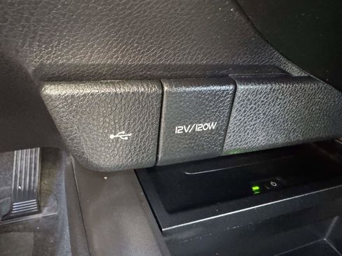 Certified 2021 Toyota Camry SE image 30