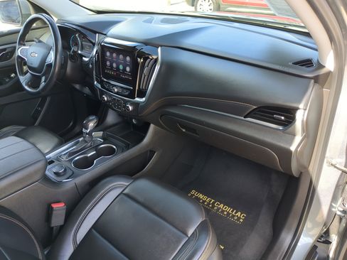 Used 2021 Chevrolet Traverse LT image 11