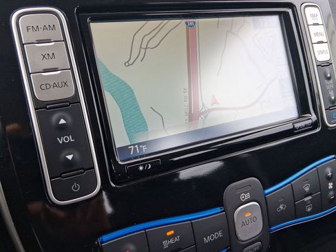 Used 2015 Nissan Leaf SV image 25