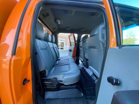 Used 2013 Ford F550 Full Dump and Plows w/ Payload Upgrade Pkg image 18