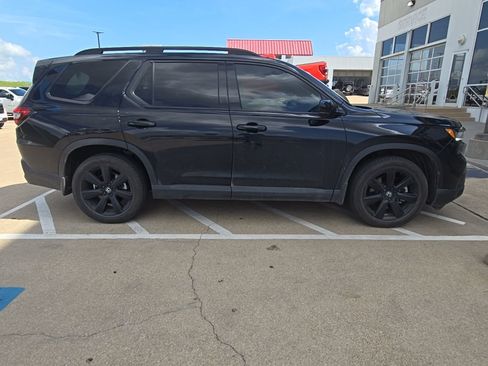 Used 2025 Honda Pilot Black Edition image 9