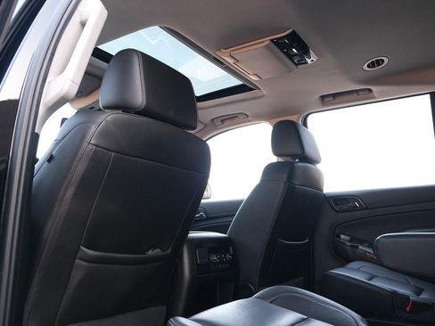 Used 2020 Chevrolet Suburban Premier image 19