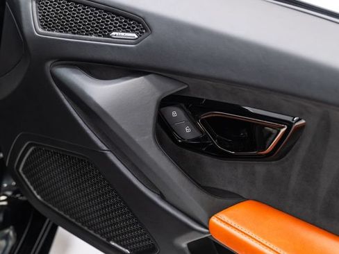 Used 2018 Lamborghini Huracan LP 610-4 AWD/4WD image 34