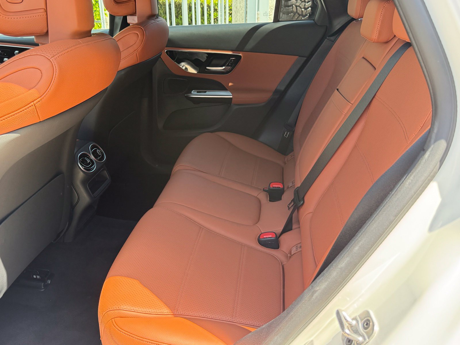 Used 2025 Mercedes-Benz GLC 350e 4MATIC image 39