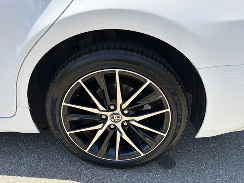 Used 2022 Toyota Camry SE w/ Convenience Package FWD image 19