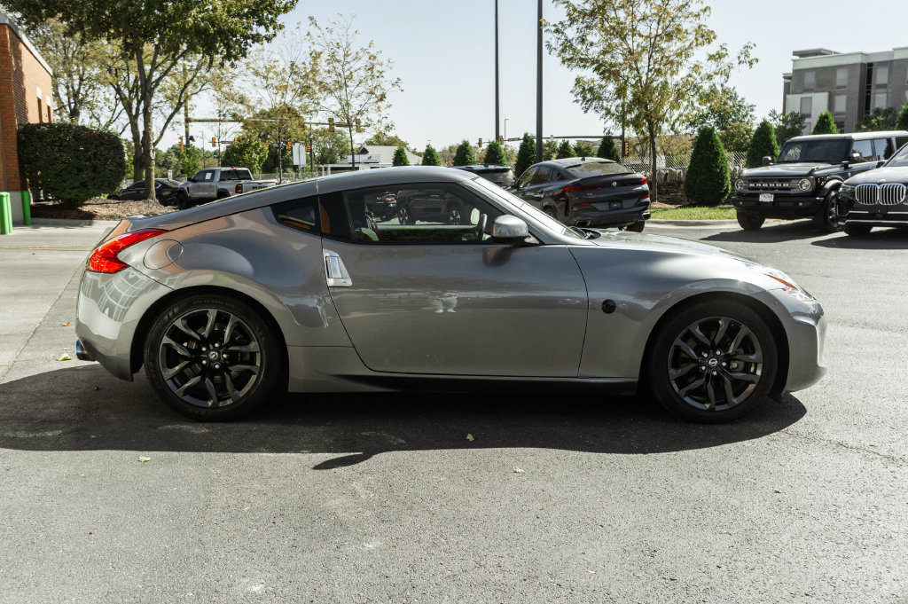 Used 2017 Nissan 370Z Coupe RWD image 3