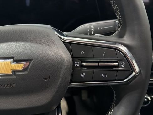 Used 2025 Chevrolet Traverse LT w/ Driver Confidence Package image 13