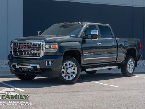 Used 2019 GMC Sierra 2500 Denali AWD/4WD image 1