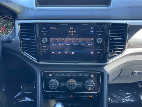 Used 2018 Volkswagen Atlas SEL w/ R-Line Package AWD/4WD image 13