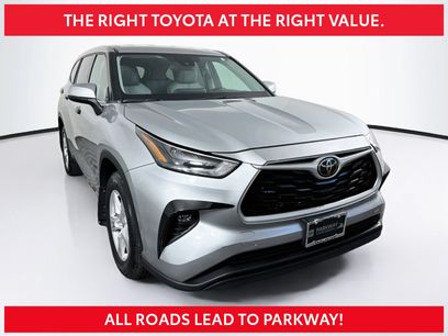 Used 2022 Toyota Highlander LE
