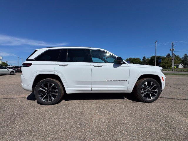 Used 2022 Jeep Grand Cherokee Overland w/ Luxury Tech Group IV AWD/4WD image 8