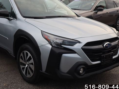 Used 2023 Subaru Outback Premium image 2