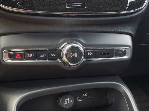 Used 2023 Volvo XC40 B5 Plus w/ Protection Package Premier image 30