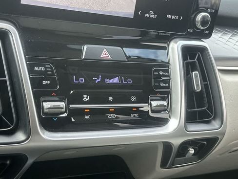 Used 2022 Kia Sorento S FWD image 27