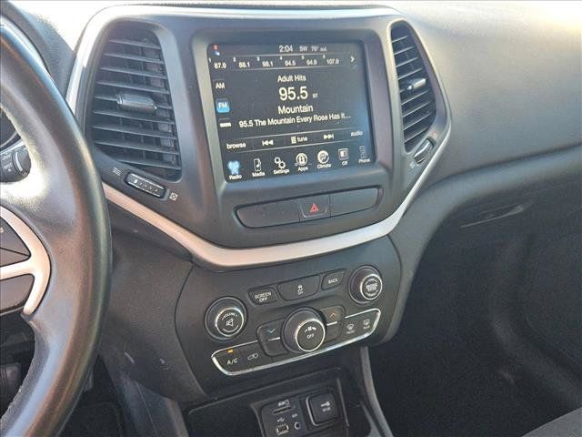 Used 2018 Jeep Cherokee Latitude Plus FWD image 11