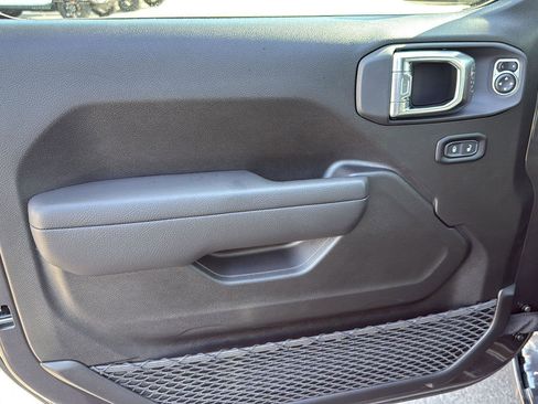 New 2025 Jeep Gladiator Sport image 12