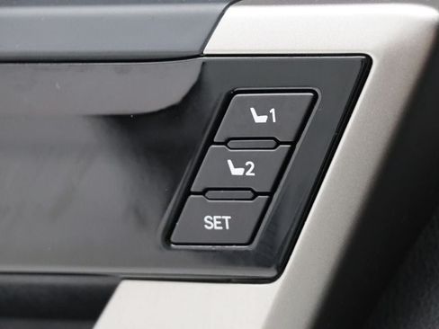 Used 2025 Toyota Sequoia Limited AWD/4WD image 31
