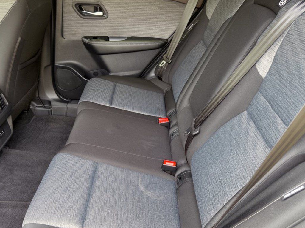 Used 2023 Nissan Rogue SV AWD/4WD image 25