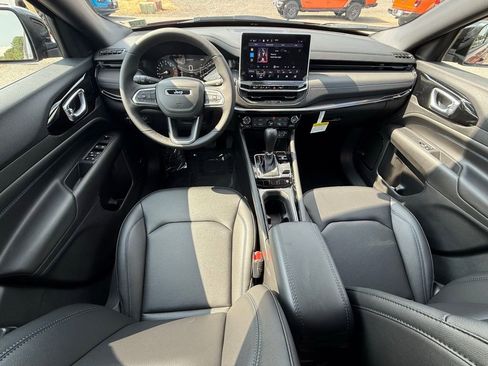 New 2025 Jeep Compass Limited w/ Sun & Sound Group image 4