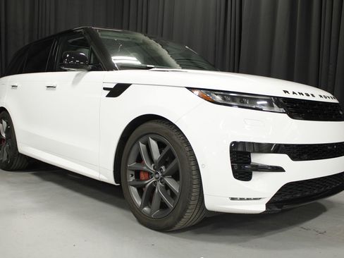Used 2025 Land Rover Range Rover Sport Dynamic SE image 10
