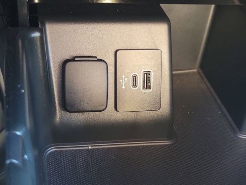 Used 2025 Ford Explorer Platinum image 30