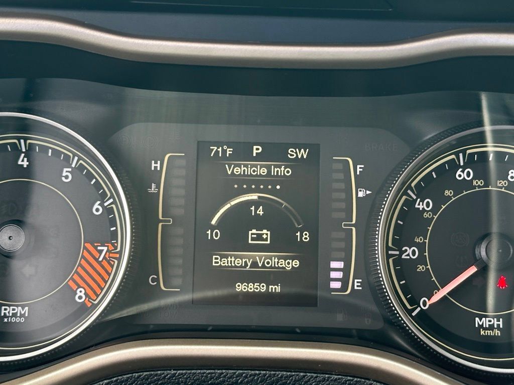 Used 2014 Jeep Cherokee Latitude w/ Cold Weather Group AWD/4WD image 27
