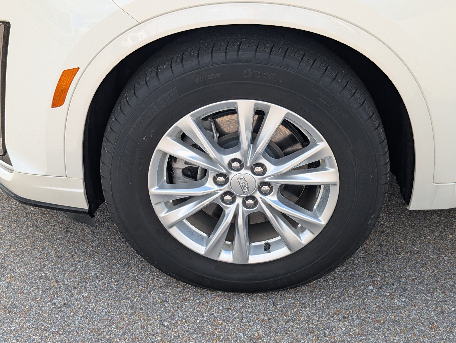 Certified 2024 Cadillac XT6 Luxury w/ LPO, Floor Liner Package AWD/4WD image 11