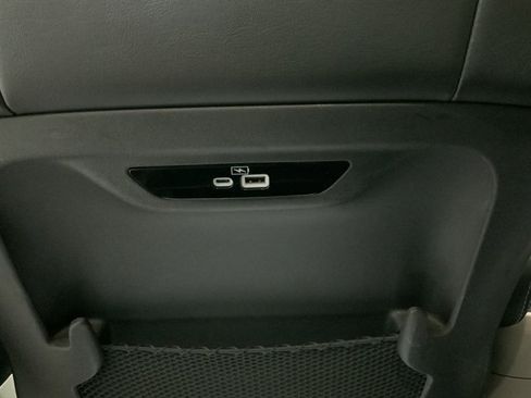 Used 2024 Chrysler Pacifica Touring-L FWD image 19