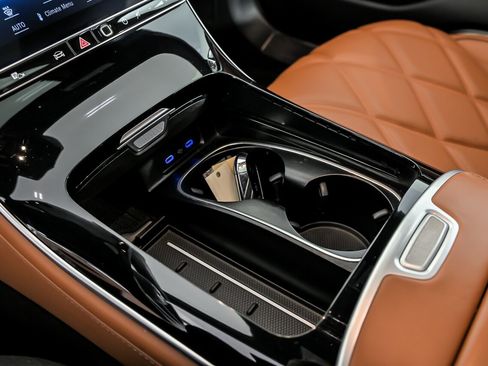 Used 2024 Mercedes-Benz Maybach S 580 4MATIC image 38