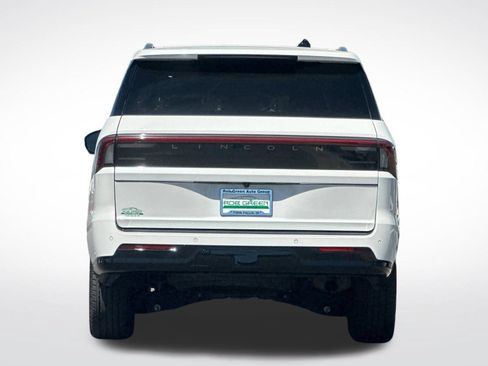 Used 2025 Lincoln Navigator Reserve AWD/4WD image 4
