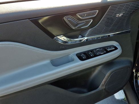 Used 2021 Lincoln Corsair FWD w/ Premium Package image 12