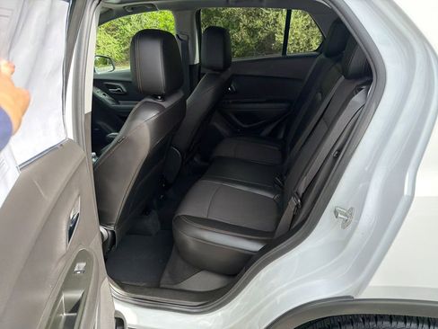 Used 2020 Chevrolet Trax LT w/ Sun & Sound Package FWD image 22
