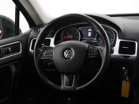 Used 2012 Volkswagen Touareg Executive image 13