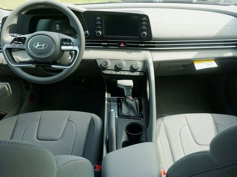 Used 2024 Hyundai Elantra SE FWD image 10