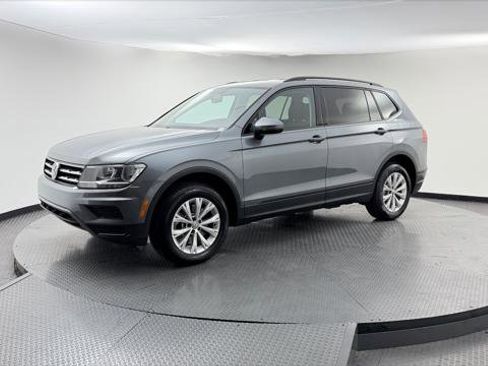 Used 2020 Volkswagen Tiguan S image 2