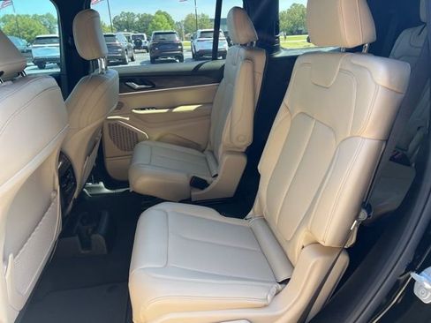 New 2026 Jeep Grand Cherokee L Limited w/ Luxury Tech Group II AWD/4WD image 19