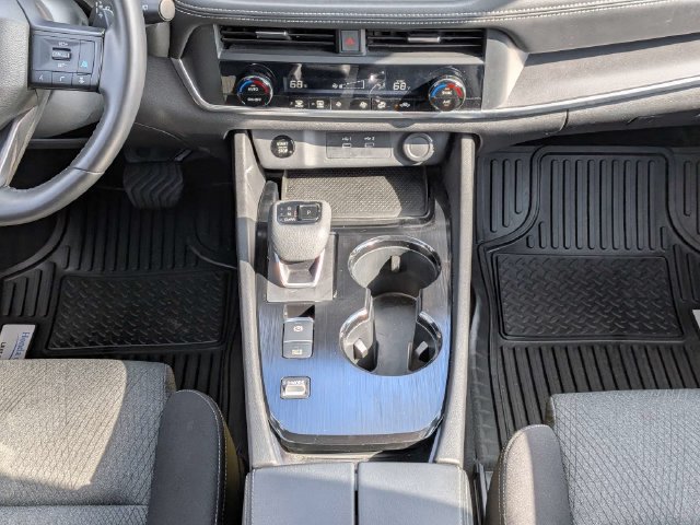 Used 2025 Nissan Rogue SV FWD image 19